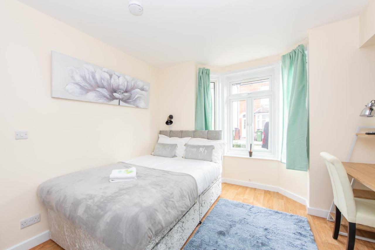 Modern Studio Apartments In Castle St Southampton Exterior photo